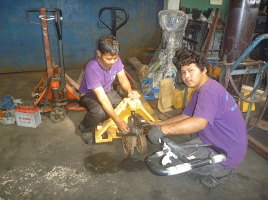 ซ่อม Forklift ปทุมธานี รถยกฟอร์คลิฟท์(โฟร์คลิฟต์) บริการServiceนอกและในสถานที่ ราคาไม่แพง เน้นคุณภาพเป็นหลัก ซ่อม Forklift ปทุมธานี รถยกฟอร์คลิฟท์(โฟร์คลิฟต์) บริการServiceนอกและในสถานที่ ราคาไม่แพง เน้นคุณภาพเป็นหลัก