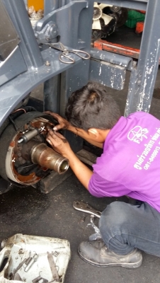 ซ่อม Forklift ปทุมธานี รถยกฟอร์คลิฟท์(โฟร์คลิฟต์) บริการServiceนอกและในสถานที่ ราคาไม่แพง เน้นคุณภาพเป็นหลัก ซ่อม Forklift ปทุมธานี รถยกฟอร์คลิฟท์(โฟร์คลิฟต์) บริการServiceนอกและในสถานที่ ราคาไม่แพง เน้นคุณภาพเป็นหลัก