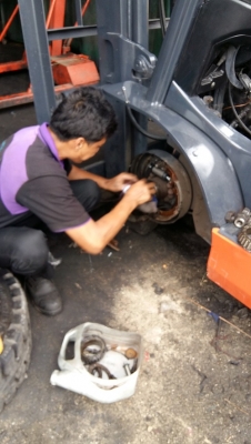 ซ่อม Forklift ปทุมธานี รถยกฟอร์คลิฟท์(โฟร์คลิฟต์) บริการServiceนอกและในสถานที่ ราคาไม่แพง เน้นคุณภาพเป็นหลัก ซ่อม Forklift ปทุมธานี รถยกฟอร์คลิฟท์(โฟร์คลิฟต์) บริการServiceนอกและในสถานที่ ราคาไม่แพง เน้นคุณภาพเป็นหลัก