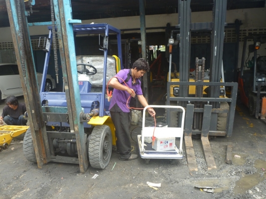 ซ่อม Forklift ปทุมธานี รถยกฟอร์คลิฟท์(โฟร์คลิฟต์) บริการServiceนอกและในสถานที่ ราคาไม่แพง เน้นคุณภาพเป็นหลัก ซ่อม Forklift ปทุมธานี รถยกฟอร์คลิฟท์(โฟร์คลิฟต์) บริการServiceนอกและในสถานที่ ราคาไม่แพง เน้นคุณภาพเป็นหลัก