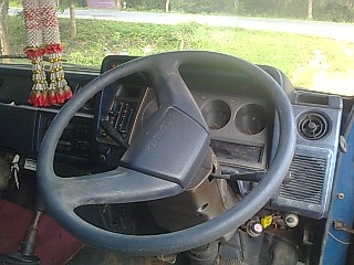 ขายรถ 6 ล้อโดยสารบรรทุกคนงาน TOYOTA BU30 เครื่อง 85 แรงม้า กระบะกว้าง 1.90 เมตร ยาว 4.40 เมตร ราคา 190000