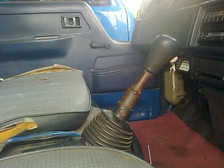 ขายรถ 6 ล้อโดยสารบรรทุกคนงาน TOYOTA BU30 เครื่อง 85 แรงม้า กระบะกว้าง 1.90 เมตร ยาว 4.40 เมตร ราคา 190000