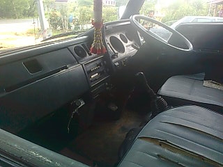 ขายรถ 6 ล้อโดยสารบรรทุกคนงาน TOYOTA BU30 เครื่อง 85 แรงม้า กระบะกว้าง 1.90 เมตร ยาว 4.40 เมตร ราคา 190000