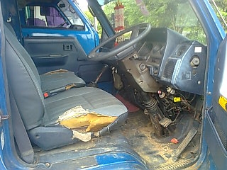 ขายรถ 6 ล้อโดยสารบรรทุกคนงาน TOYOTA BU30 เครื่อง 85 แรงม้า กระบะกว้าง 1.90 เมตร ยาว 4.40 เมตร ราคา 190000