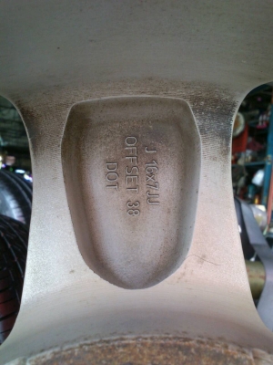 ขายแม๊กอีซูซุแท้ พร้อมยางปี 09 ขนาด 205 /60 /16 ขายแม๊กอีซูซุแท้ พร้อมยางปี 09 ขนาด 205 /60 /16