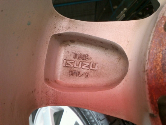 ขายแม๊กอีซูซุแท้ พร้อมยางปี 09 ขนาด 205 /60 /16 ขายแม๊กอีซูซุแท้ พร้อมยางปี 09 ขนาด 205 /60 /16