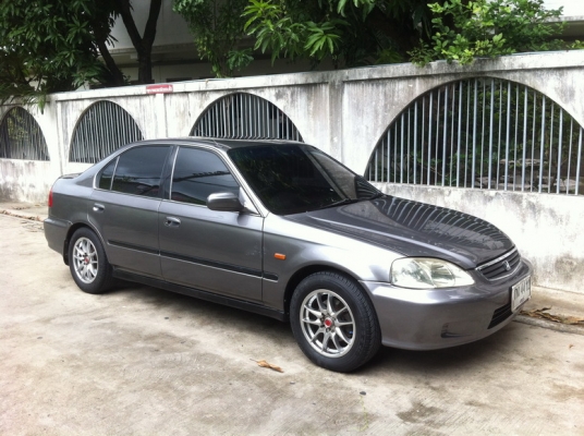 ขายรถบ้าน CIVICปี 2000 1.8 Si ติดแก็สแล้ว 189000