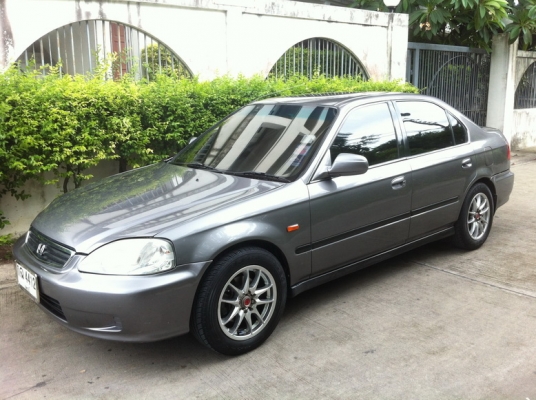 ขายรถบ้าน CIVICปี 2000 1.8 Si ติดแก็สแล้ว 189000