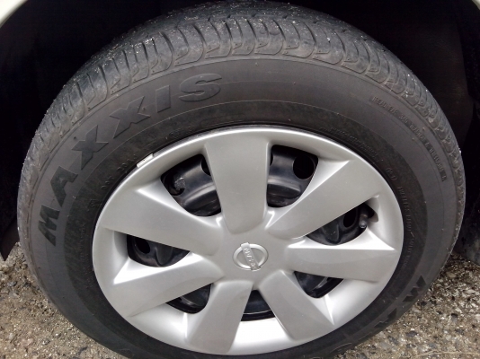 ขายล้อกะทะพร้อมยางใหม่ๆวิ่งไป2000โลเองยางปี13MAXXIS165/70/14ค้าฟ