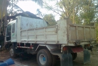 ISUZU DECA 205 HP 6HL1 หกล้อดั๊มพ์ กระบะดั๊มพ์เหล็ก 6 ตันความยาว 3.60 เมตรสภาพสวย เครื่องแห้งดีแรงดีมากๆ ภายในเก๋งสะอาดหอม แอร์เย็นจัด พ.เพาเวอร์ ก.ไฟฟ้า ระบบเบรคทริ๊ปฟี้ควบคุมการล็อกเบรคด้วย ABS ช่วงล่างแน่นคัชซีไม่มีบวม ยางสภาพดี 6 เส้นประมาณ 70\% พร้อมบ