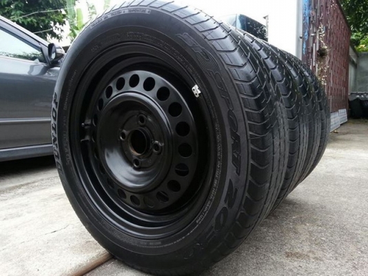 กะทะ15 4รู100 + ยาง Dunlop 185/60/15 ปี11 ไว้เป็นล้ออะไหล่ ดอกพอใช้แก้ขัดมีกินข้าง