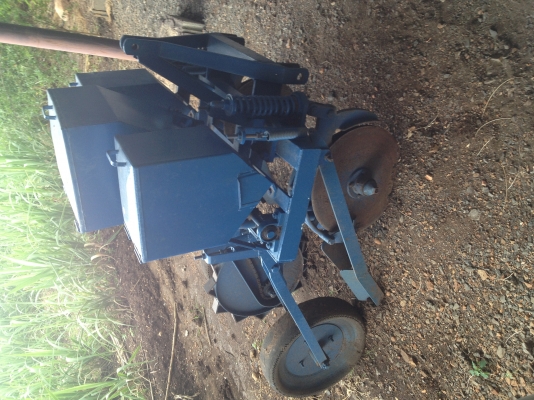 ขายเครื่องหยอดข้าวโพด แบบใช้จาน สภาพ90เปอเซ็นของพยับการช่าง