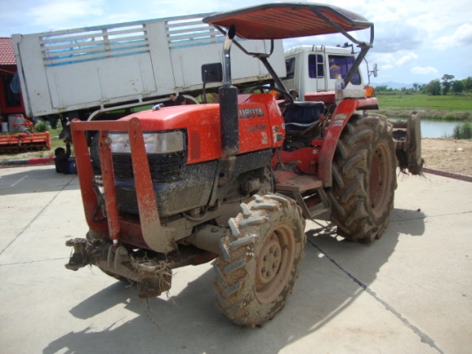 ขายรถไถนั่งขับคูโบต้า L4508 2124 ชั่วโมง อุปกรณ์ 3 ชิ้นใหม่ๆ