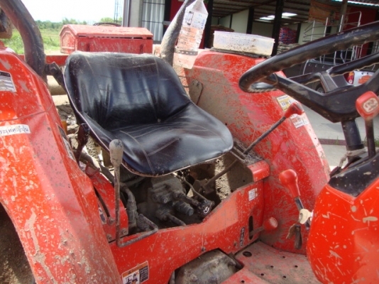 ขายรถไถนั่งขับคูโบต้า L4508 2124 ชั่วโมง อุปกรณ์ 3 ชิ้นใหม่ๆ