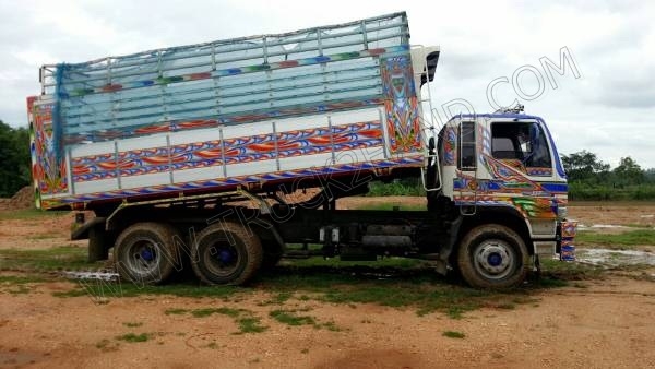 รถบรรทุก 10 ล้อดั๊มพ์ ยี่ห้อ HINO รุ่น 2K 260 แรงม้า