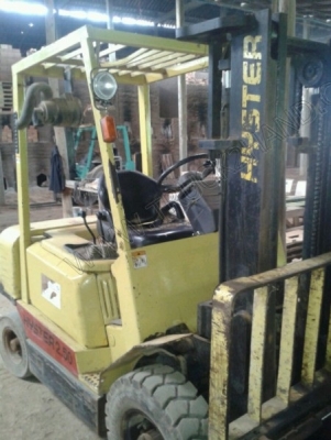 รถฟอร์คลิฟต์ ยี่ห้อ Hyster 2.5 ตัน ขาย 2 คัน ราคาคันละ 250,000 บาท
