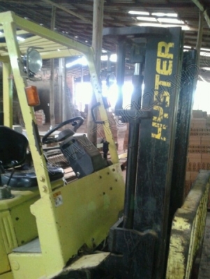 รถฟอร์คลิฟต์ ยี่ห้อ Hyster 2.5 ตัน ขาย 2 คัน ราคาคันละ 250,000 บาท