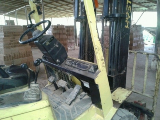 รถฟอร์คลิฟต์ ยี่ห้อ Hyster 2.5 ตัน ขาย 2 คัน ราคาคันละ 250,000 บาท