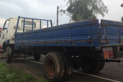 HINO KM 350 - 100 HP DM100 กระบะเหล็กคาร์โก้ความยาว 4.30 เมตร เครื่องแห้งแรงดี หัวเก๋งของ HINO FB117 สภาพดีกระจกและอะไหล่มีให้ครบทุกชิ้นส่วนครับ ช่วงล่างใหญ่คานหน้าเฟืองท้ายติด F ครบหมดแล้ว ยางสภาพดี 6 เส้นประมาณ 70\% พร้อมใช้งาน ราคาต่อรองได้ครับ