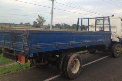 HINO KM 350 - 100 HP DM100 กระบะเหล็กคาร์โก้ความยาว 4.30 เมตร เครื่องแห้งแรงดี หัวเก๋งของ HINO FB117 สภาพดีกระจกและอะไหล่มีให้ครบทุกชิ้นส่วนครับ ช่วงล่างใหญ่คานหน้าเฟืองท้ายติด F ครบหมดแล้ว ยางสภาพดี 6 เส้นประมาณ 70\% พร้อมใช้งาน ราคาต่อรองได้ครับ