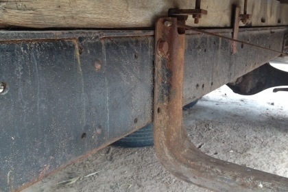 HINO KM 350 - 100 HP DM100 กระบะเหล็กคาร์โก้ความยาว 4.30 เมตร เครื่องแห้งแรงดี หัวเก๋งของ HINO FB117 สภาพดีกระจกและอะไหล่มีให้ครบทุกชิ้นส่วนครับ ช่วงล่างใหญ่คานหน้าเฟืองท้ายติด F ครบหมดแล้ว ยางสภาพดี 6 เส้นประมาณ 70\% พร้อมใช้งาน ราคาต่อรองได้ครับ