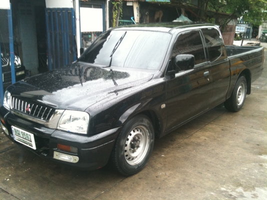 ขายสตราด้า 2.8 สีสวยไม่ต้องทำ มีเก็บภายในอย่างเดียวปี 2000 รถบ้านมือเดียว ขายสตราด้า 2.8 สีสวยไม่ต้องทำ มีเก็บภายในอย่างเดียวปี 2000 รถบ้านมือเดียว