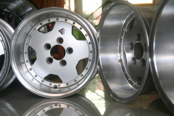 ADVAN ใหม่เก่าเก็บ 15x8.5 ET-17 5รู114 11000บาทพร้อมส่ง ADVAN ใหม่เก่าเก็บ 15x8.5 ET-17 5รู114 11000บาทพร้อมส่ง