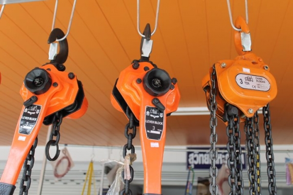 รอกโซ่สาว   รอกโยก  มีทุกชนิด...... ติดต่อ คุณ เสมอ 082-344-3074