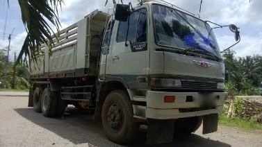 รถฮีโน่ 10 ล้อดั้ม FM3M 240 แรงม้า  สนใจติดต่อ 081 - 6079515