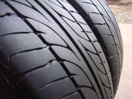 ขายยาง Dunlop 215/45/17 ปี 09 1 คู่