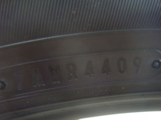 ขายยาง Dunlop 215/45/17 ปี 09 1 คู่