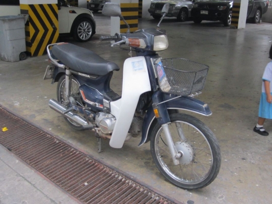 (ฝากขาย) Honda Dream100(คุรุ)สวยเดิมจัดสีบางทั้งคันไม่เคยดำ เครื่องแจ่มวิ่งโคตรดี ภาษีเต็มเล่มชุดโอนครบ ด่วนเลยครับ กทม.