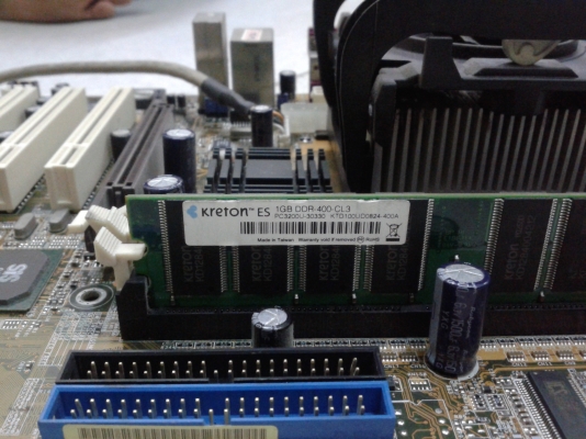 ASUAเมนบอดp4s8x+cpu+ram 1g