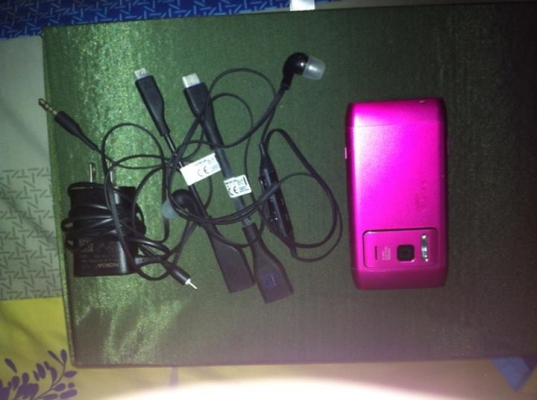 ขาย NOKIA N8 สีชมพูอุปกรครบ