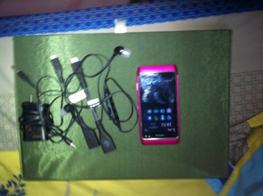 ขาย NOKIA N8 สีชมพูอุปกรครบ