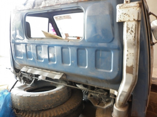 ขาย หัวเก๋ง ISUZU NPR 115 มีหูช้าง ยังไม่เคยทำสี เดิมบาง ภายในสวย ครบ  อุปกรณ์ครบ  กระจกครบทุกบาน  เป็นรุ่นเกียร์สั้น มีสายเกียร์ให้ด้วยแล้ว มีใบคุมหัวให้  มีชุดดีดหน้า แท่นรับหลัง หัวยกลง