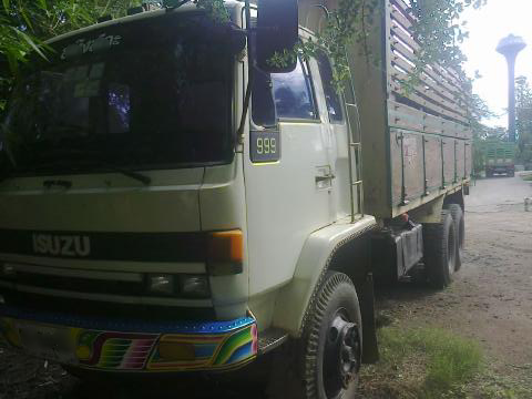 ขายรถบรรทุกสิบล้อดั๊มพ์ Isuzu 240 หัวขาว เกียร์เดิม กระบะดั๊มพ์คอกไม้พร้อมใช้