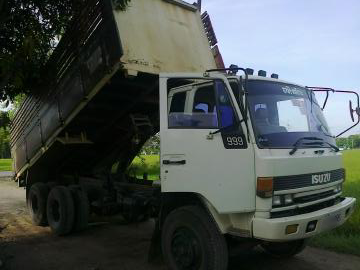 ขายรถบรรทุกสิบล้อดั๊มพ์ Isuzu 240 หัวขาว เกียร์เดิม กระบะดั๊มพ์คอกไม้พร้อมใช้