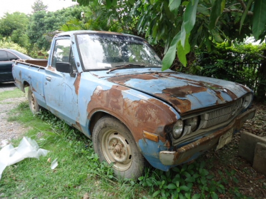 ขายรถDATSUN  ช้างเหยียบ 1500 สภาพตามรูป เครื่องยนต์ติดปกติ พร้อมเล่มทะเบียน