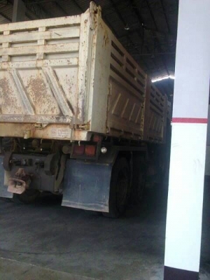 รถมิตซู 10 ล้อดั้ม 270 แรงม้า ปี 53  ( รถวิ่ง 2xx,xxx กม. ) สนใจติดต่อ 081 - 6079515