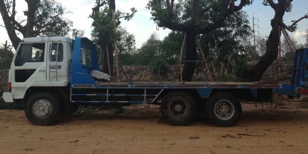 MITSUBISHI FUSO FN515 - 175 HP 6D15 รถหางปลาสิบล้อเพลาเดียว รถสวยช่วงล่างคัชซีใหญ่สวยมากครับ มีหางขึ้นรถเกี่ยวข้าวมาให้ครบพร้อม เครื่องแห้งแรงดีไม่มีเยิ้ม ภายในเก๋งคอนโซลครบไม่มีผุกร่อน พวงมาลัยเพาเวอร์ ยางสภาพดี 10 เส้นประมาณ 70\% พร้อมบรรทุกพร้อมใช้งาน เ