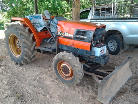 ***ขายแล้วครับขอบคุณ Truck2hand***ปรับราคา ไม่ได้ใช้งานแล้วครับ ขาย รถไถ 2เพลา KUBOTA GL-32  4WD เก่านอก 32HP สภาพดี เครื่อง3สูบ เทียบเท่า34HPไทย แห้งแรงดี สตาร์ทติดง่าย ไม่หลวม ปั็มดีไม่เยิ้ม แขนดีไม่มีปะ พร้อมอุปกรณ์2ชิ้น ใบดัน กับโรตารี่  สภาพดี พร้อมย
