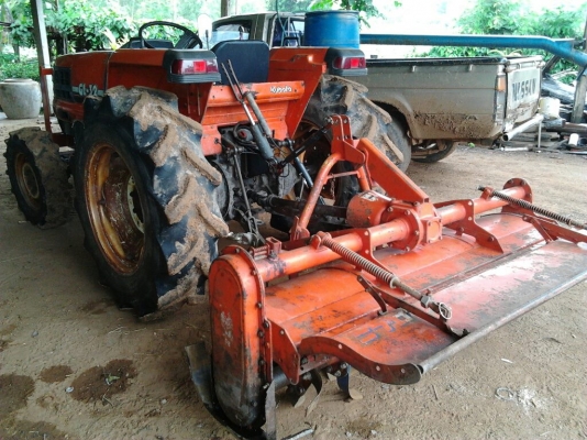 ***ขายแล้วครับขอบคุณ Truck2hand***ปรับราคา ไม่ได้ใช้งานแล้วครับ ขาย รถไถ 2เพลา KUBOTA GL-32  4WD เก่านอก 32HP สภาพดี เครื่อง3สูบ เทียบเท่า34HPไทย แห้งแรงดี สตาร์ทติดง่าย ไม่หลวม ปั็มดีไม่เยิ้ม แขนดีไม่มีปะ พร้อมอุปกรณ์2ชิ้น ใบดัน กับโรตารี่  สภาพดี พร้อมย
