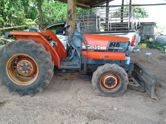 ***ขายแล้วครับขอบคุณ Truck2hand***ปรับราคา ไม่ได้ใช้งานแล้วครับ ขาย รถไถ 2เพลา KUBOTA GL-32  4WD เก่านอก 32HP สภาพดี เครื่อง3สูบ เทียบเท่า34HPไทย แห้งแรงดี สตาร์ทติดง่าย ไม่หลวม ปั็มดีไม่เยิ้ม แขนดีไม่มีปะ พร้อมอุปกรณ์2ชิ้น ใบดัน กับโรตารี่  สภาพดี พร้อมย