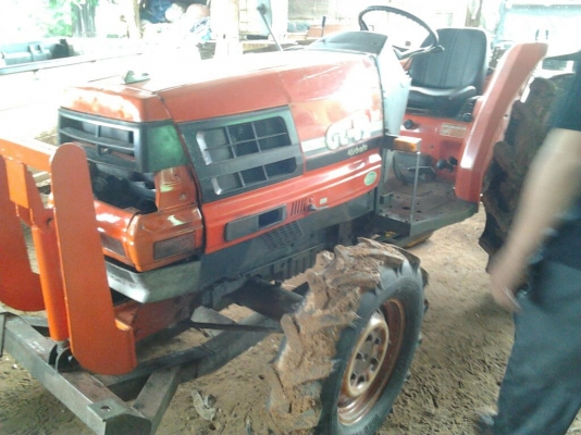 ***ขายแล้วครับขอบคุณ Truck2hand***ปรับราคา ไม่ได้ใช้งานแล้วครับ ขาย รถไถ 2เพลา KUBOTA GL-32  4WD เก่านอก 32HP สภาพดี เครื่อง3สูบ เทียบเท่า34HPไทย แห้งแรงดี สตาร์ทติดง่าย ไม่หลวม ปั็มดีไม่เยิ้ม แขนดีไม่มีปะ พร้อมอุปกรณ์2ชิ้น ใบดัน กับโรตารี่  สภาพดี พร้อมย