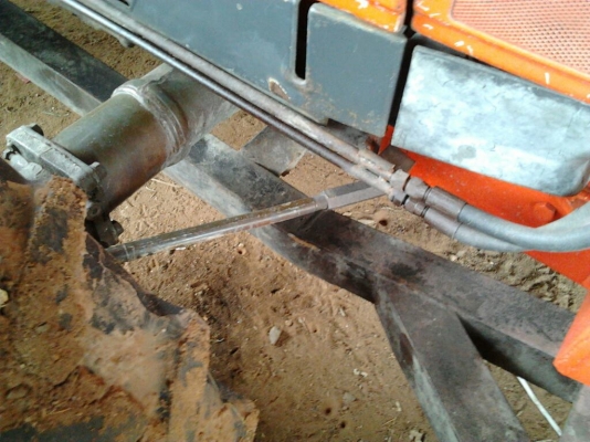 ***ขายแล้วครับขอบคุณ Truck2hand***ปรับราคา ไม่ได้ใช้งานแล้วครับ ขาย รถไถ 2เพลา KUBOTA GL-32  4WD เก่านอก 32HP สภาพดี เครื่อง3สูบ เทียบเท่า34HPไทย แห้งแรงดี สตาร์ทติดง่าย ไม่หลวม ปั็มดีไม่เยิ้ม แขนดีไม่มีปะ พร้อมอุปกรณ์2ชิ้น ใบดัน กับโรตารี่  สภาพดี พร้อมย