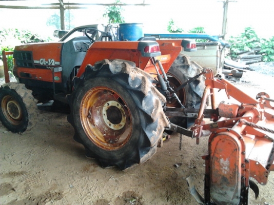 ***ขายแล้วครับขอบคุณ Truck2hand***ปรับราคา ไม่ได้ใช้งานแล้วครับ ขาย รถไถ 2เพลา KUBOTA GL-32  4WD เก่านอก 32HP สภาพดี เครื่อง3สูบ เทียบเท่า34HPไทย แห้งแรงดี สตาร์ทติดง่าย ไม่หลวม ปั็มดีไม่เยิ้ม แขนดีไม่มีปะ พร้อมอุปกรณ์2ชิ้น ใบดัน กับโรตารี่  สภาพดี พร้อมย