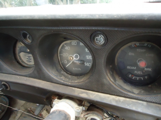 ขายรถDATSUN  ช้างเหยียบ 1500 สภาพตามรูป ขายตามสภาพ เครื่องยนต์ติดปกติ ขับได้ ได้ทำการแปลงใส่ดิสหน้าแล้ว เบรคหนึบๆครับ   แต่ขาดแบตเตอรี่ใส่ พร้อมเล่มทะเบียนและเอกสารเจ้าของ