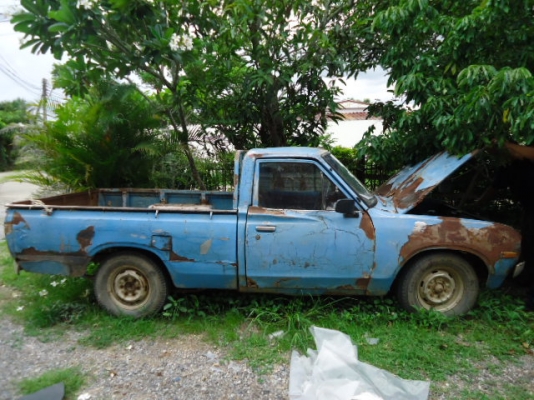 ขายรถDATSUN  ช้างเหยียบ 1500 สภาพตามรูป ขายตามสภาพ เครื่องยนต์ติดปกติ ขับได้ ได้ทำการแปลงใส่ดิสหน้าแล้ว เบรคหนึบๆครับ   แต่ขาดแบตเตอรี่ใส่ พร้อมเล่มทะเบียนและเอกสารเจ้าของ