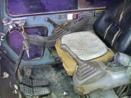 ขายด่วนแบ็คโฮ HITASHI EX200รุ่น3สภาพพร้อมใช้ ช่วงล่างดี เอกสารไม่มี มีใบซื้อขาย ราคาสวยคุยกันได้รีบจอง 0843923995 0833597670